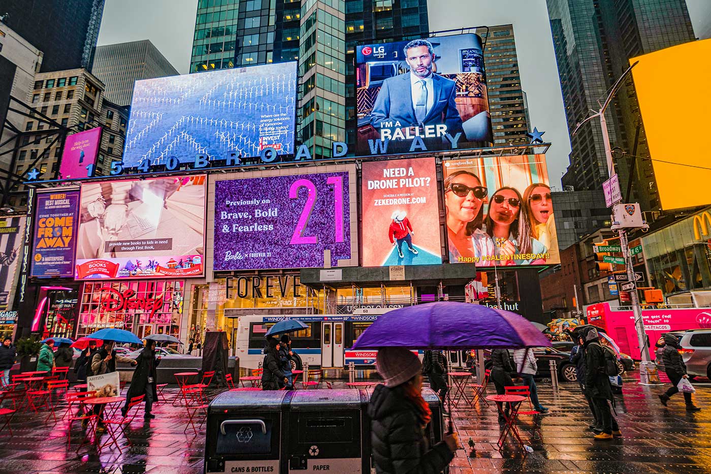 Dooh Examples Dooh communication oemkiosks advantages main type digital meaning